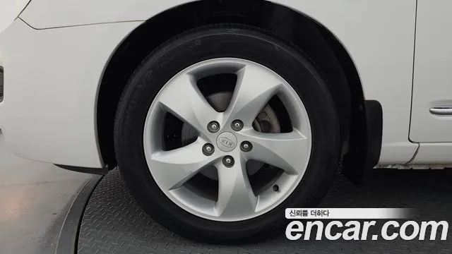 Kia Carens 2009 thumb 5