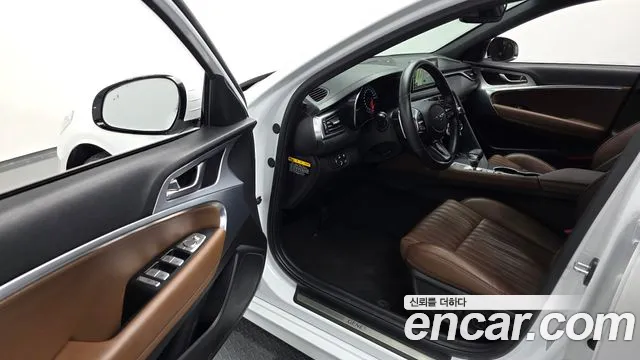 Genesis G70 2020 thumb 10