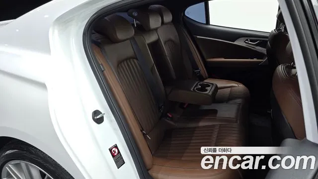 Genesis G70 2020 thumb 12