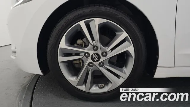 Hyundai Avante 2017 thumb 5