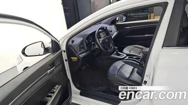 Hyundai Avante 2017 thumb 10