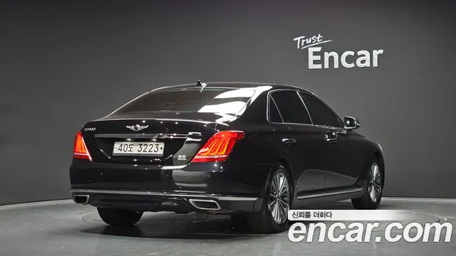 Genesis G90 2018 thumb 2
