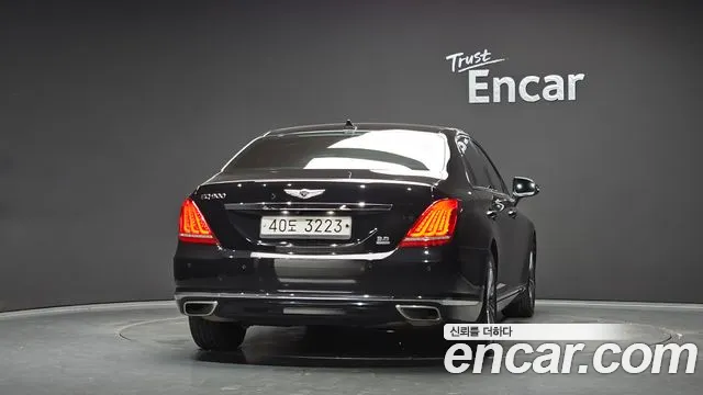 Genesis G90 2018 thumb 4