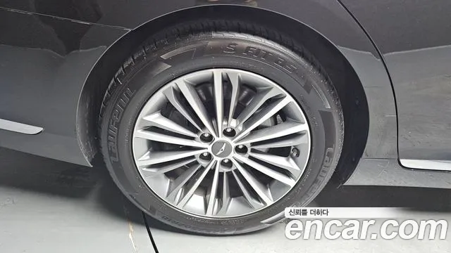Genesis G90 2018 thumb 5
