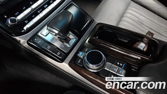 Genesis G90 2018 thumb 9