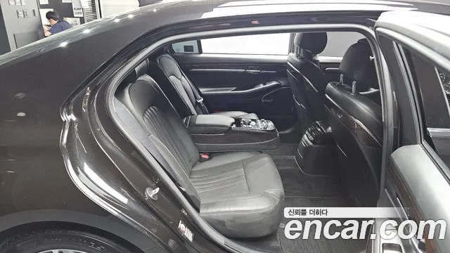 Genesis G90 2018 thumb 11