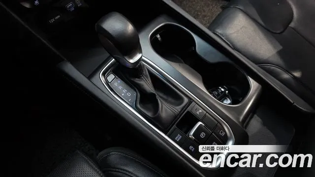 Hyundai Santa Fe 2018 thumb 9