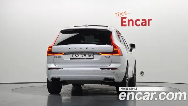 Volvo XC60 2019 thumb 4