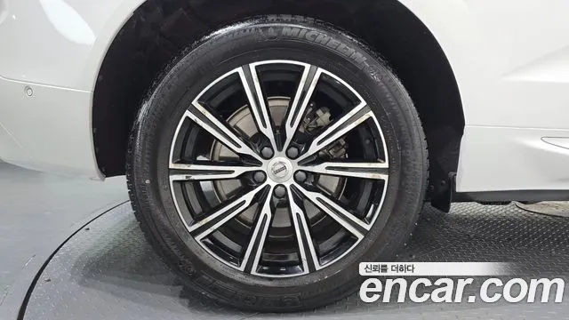 Volvo XC60 2019 thumb 5