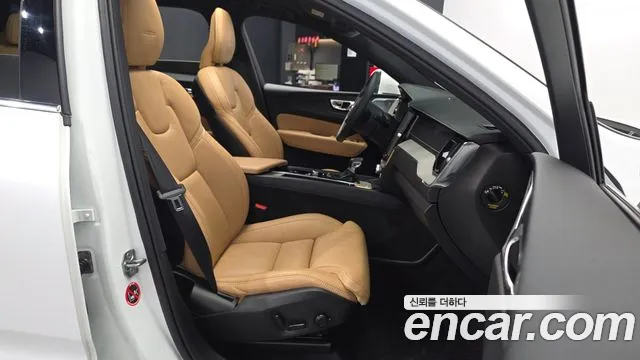 Volvo XC60 2019 thumb 11