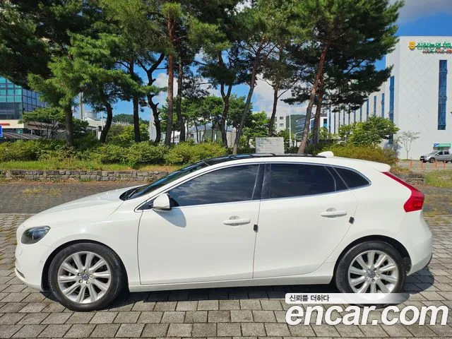 Volvo V40 2015 thumb 4