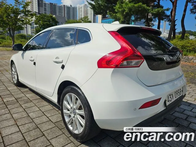 Volvo V40 2015 thumb 5