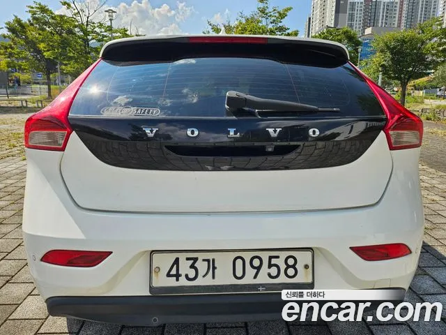 Volvo V40 2015 thumb 6
