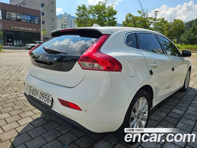 Volvo V40 2015 thumb 7