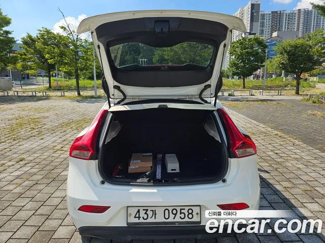 Volvo V40 2015 thumb 9