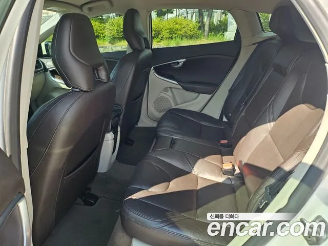 Volvo V40 2015 thumb 10