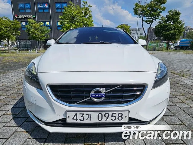Volvo V40 2015 thumb 11