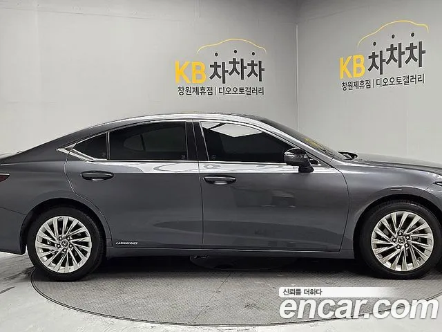 Lexus ES 2022 thumb 4