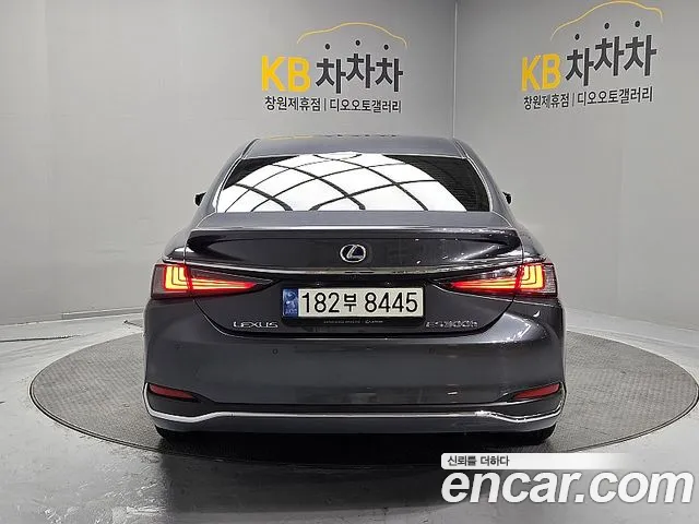Lexus ES 2022 thumb 6