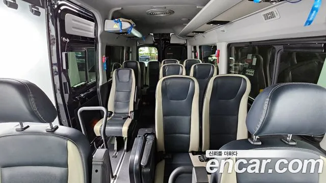 Hyundai Staria 2021 thumb 11