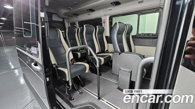Hyundai Staria 2021 thumb 12