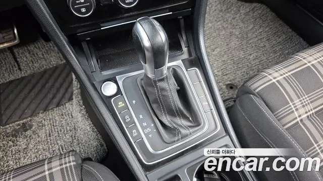 Volkswagen Golf Sportsvan 2016 thumb 9