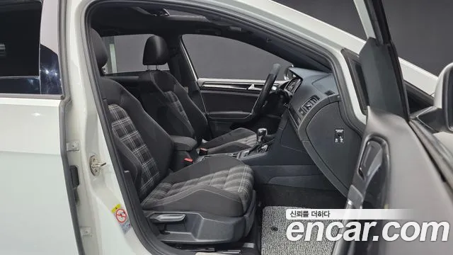 Volkswagen Golf Sportsvan 2016 thumb 11