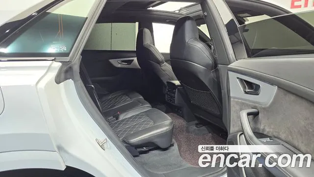 Audi Q8 2022 thumb 11