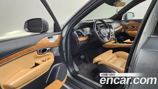 Volvo XC90 2019 thumb 10