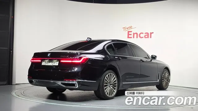 BMW 7-Series 2019 thumb 2