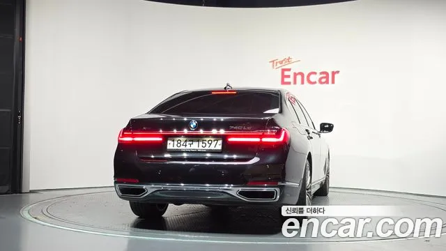 BMW 7-Series 2019 thumb 4
