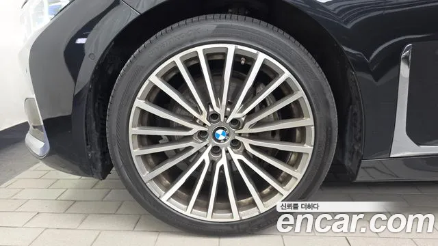 BMW 7-Series 2019 thumb 5