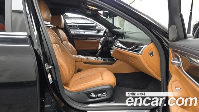 BMW 7-Series 2019 thumb 11