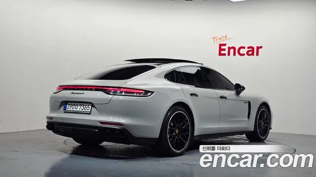 Porsche Panamera 2023 thumb 2