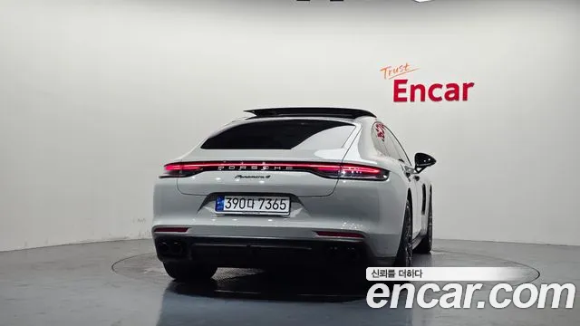 Porsche Panamera 2023 thumb 4