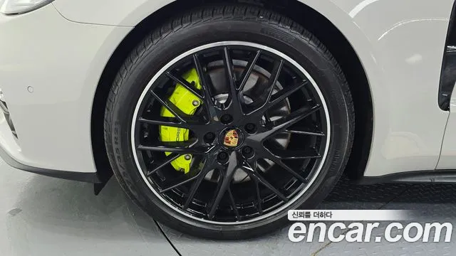 Porsche Panamera 2023 thumb 5