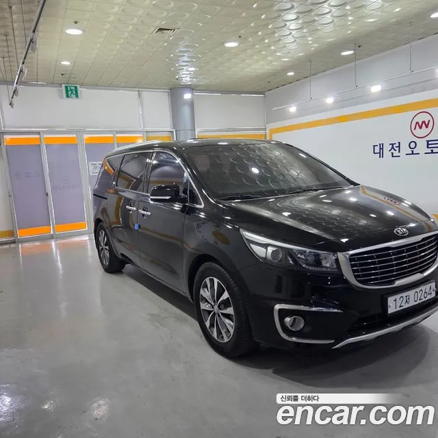 Kia Carnival 2017 thumb 2