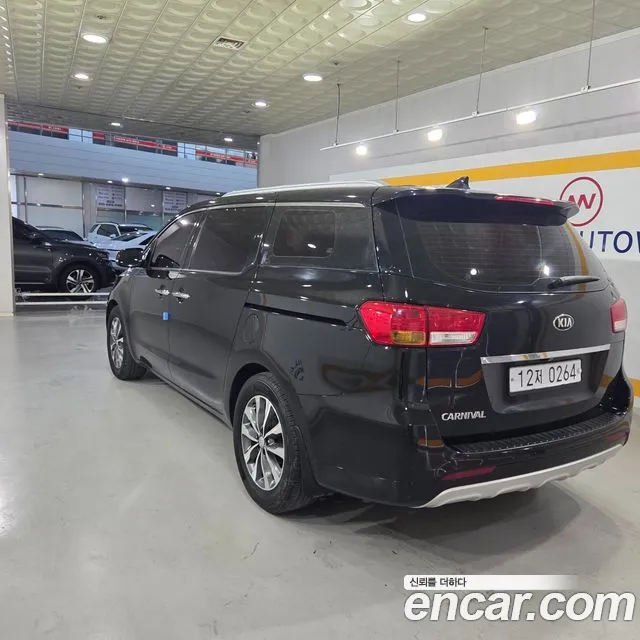 Kia Carnival 2017 thumb 5