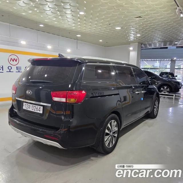 Kia Carnival 2017 thumb 6