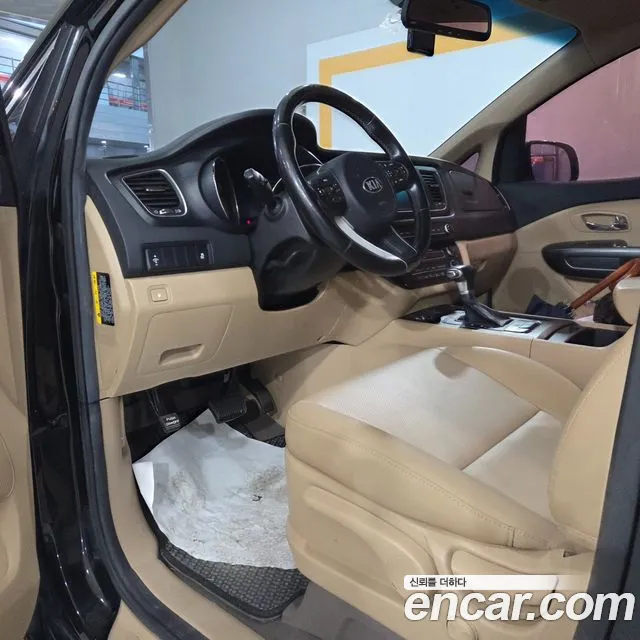 Kia Carnival 2017 thumb 8