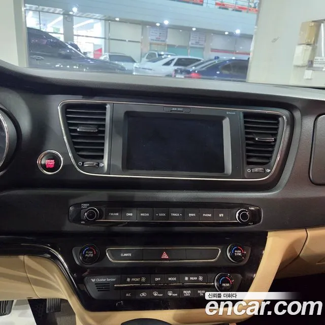 Kia Carnival 2017 thumb 9