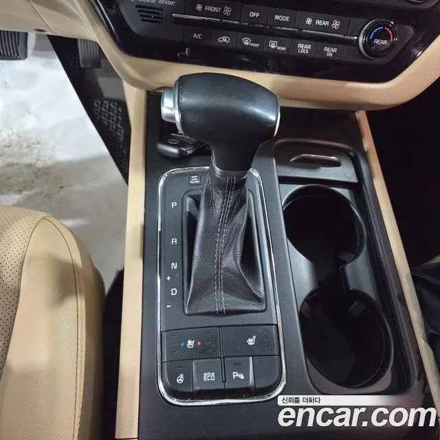 Kia Carnival 2017 thumb 10