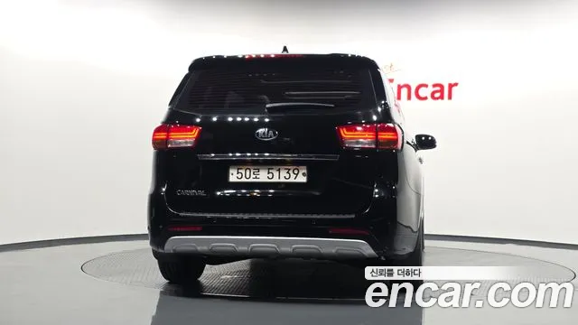 Kia Carnival 2015 thumb 4