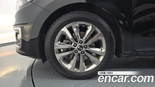 Kia Carnival 2015 thumb 5