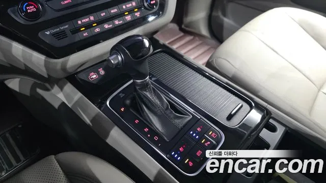 Kia Carnival 2015 thumb 9