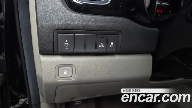 Kia Carnival 2015 thumb 12