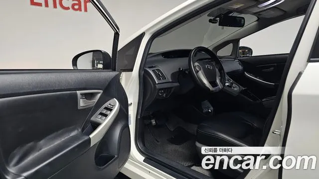 Toyota Prius 2012 thumb 10