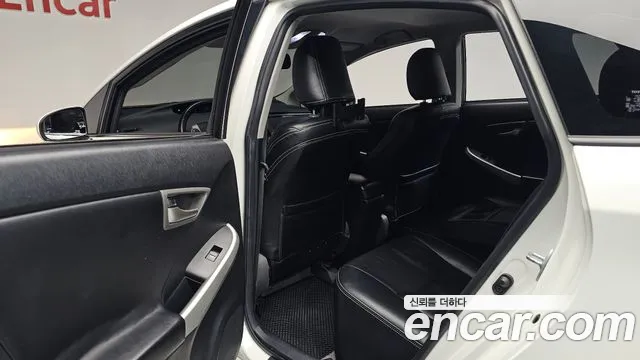 Toyota Prius 2012 thumb 12