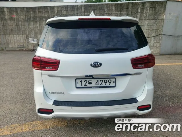 Kia Carnival 2019 thumb 4