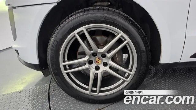 Porsche Macan 2021 thumb 5